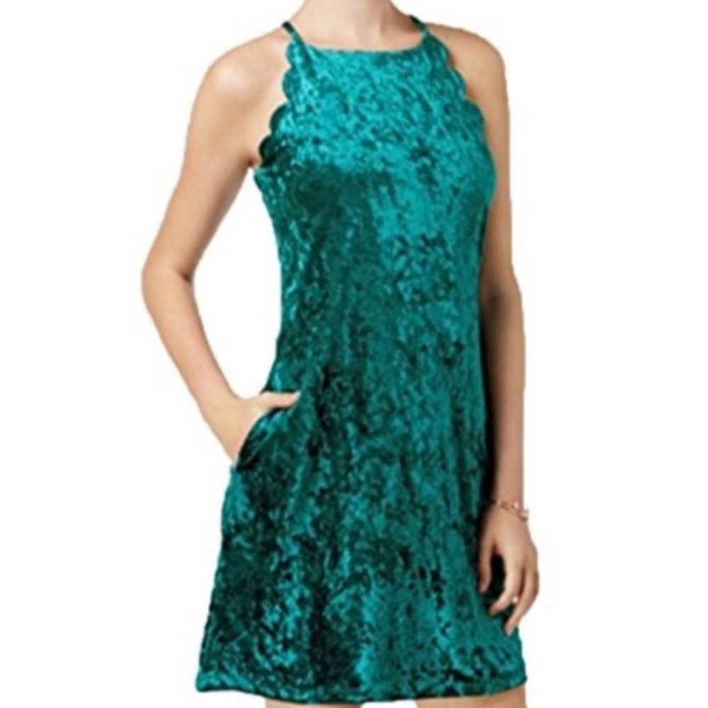 Emerald Sleeveless Velvet Dress